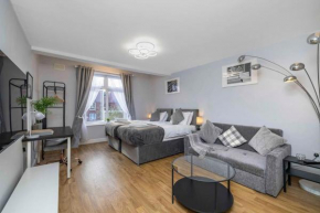 Ealing Manor - 6 beds 3 sofa beds sleeps 9 ppl